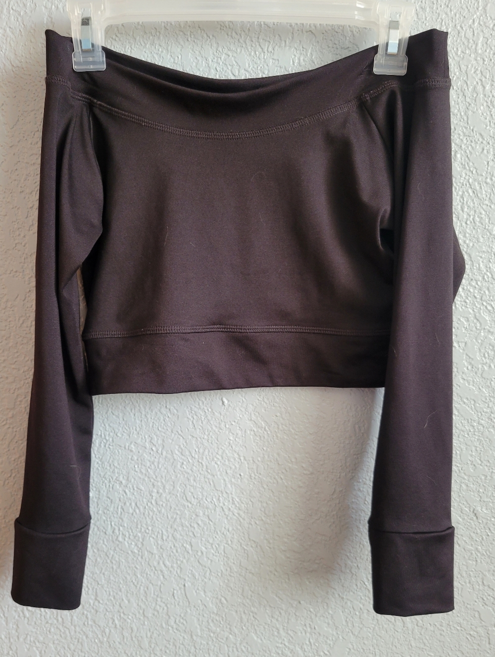 Mika Yoga Wear Off-Shoulder Long Sleeve Crop Top in Black